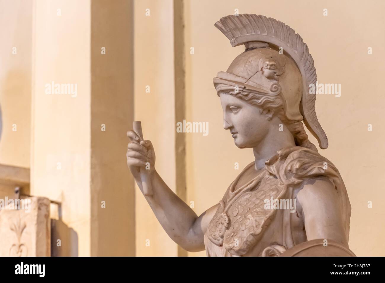 Profilo dell'antica statua marmorea della dea romana Foto Stock
