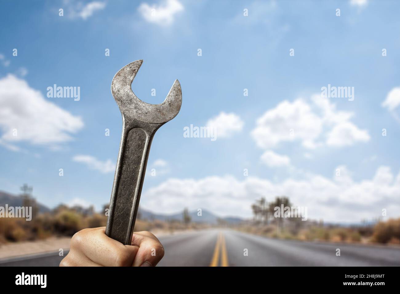 Chiave con una strada sullo sfondo Foto Stock