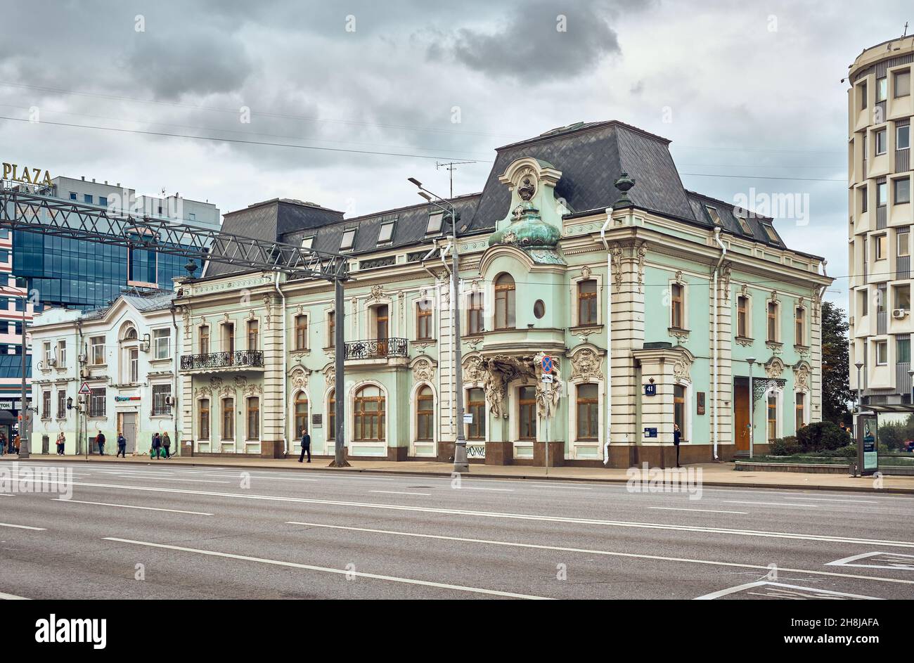 Vista del vecchio maniero della città di Zarin-Dolgorukov-Kuznetsova, 1792-1795, punto di riferimento: Mosca, Russia - 13 settembre 2021 Foto Stock