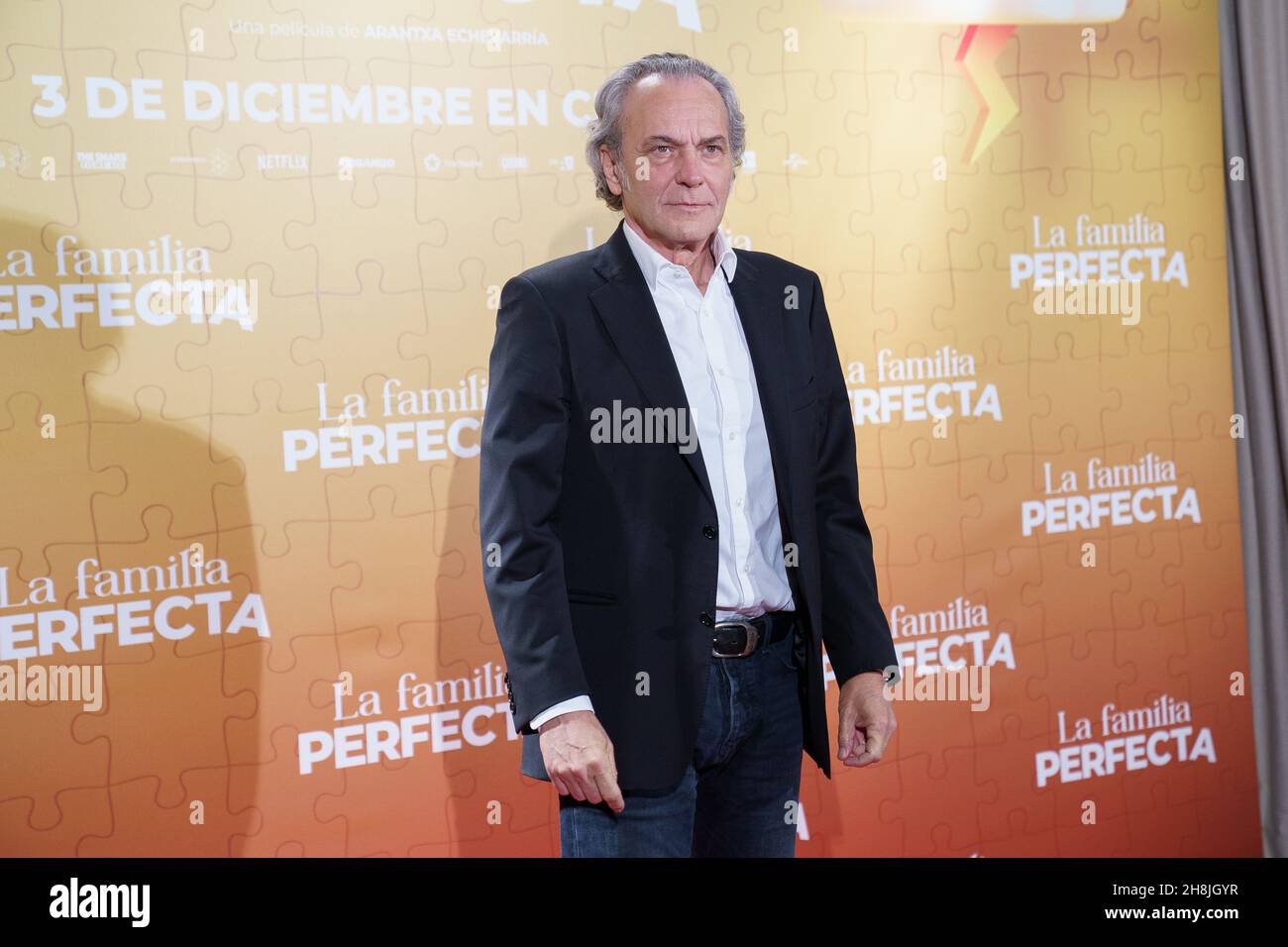 Madrid, Spagna. 30 Nov 2021. L'attore Jose Coronado pone durante la fotocall del team 'la famiglia perfetta', all'Hotel Urso, a Madrid. Credit: SOPA Images Limited/Alamy Live News Foto Stock