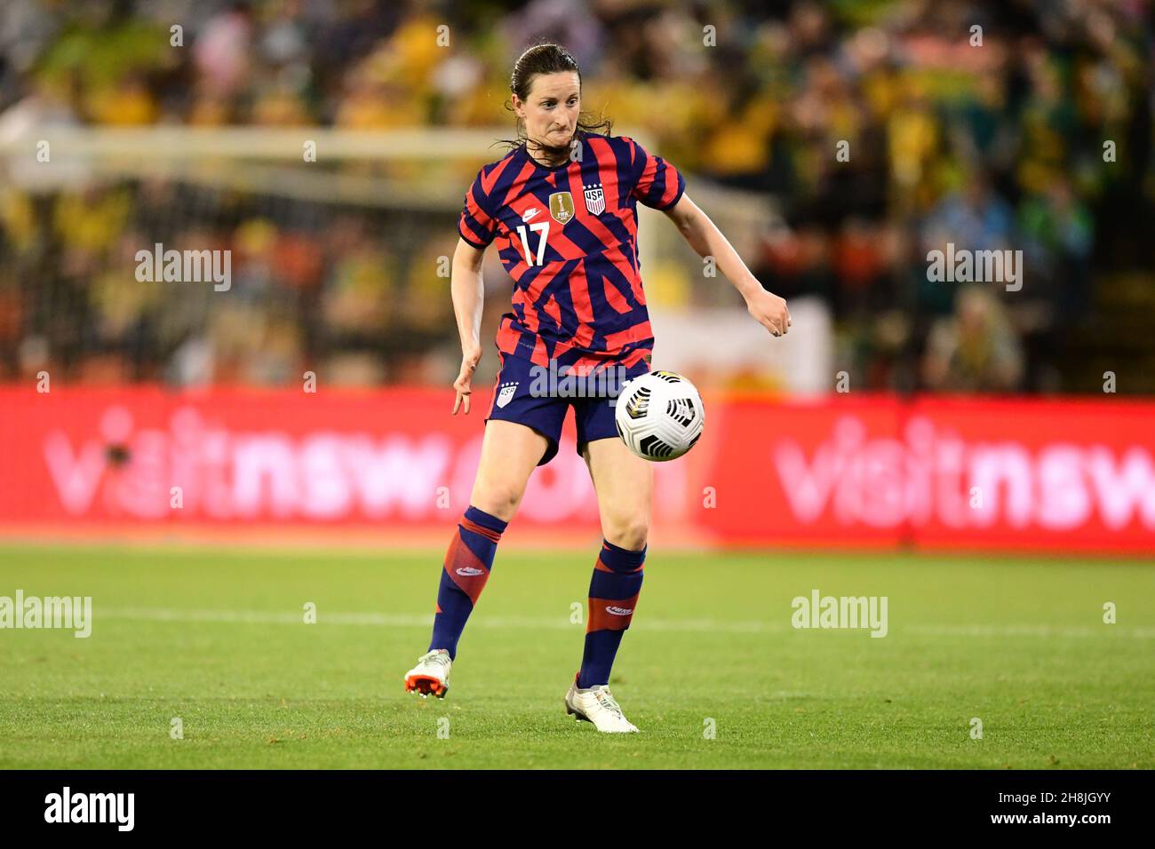 Newcastle, Australia. 30 Nov 2021. Andi Sullivan della squadra nazionale di calcio delle donne degli Stati Uniti in azione durante il gioco amichevole della partita fra la squadra nazionale di calcio delle donne dell'Australia (Matildas) e la squadra nazionale di calcio delle donne degli Stati Uniti (le stelle e le strisce) allo Stadio di MacDonald Jones.Punteggio finale; Australia 1:1 Stati Uniti. Credit: SOPA Images Limited/Alamy Live News Foto Stock