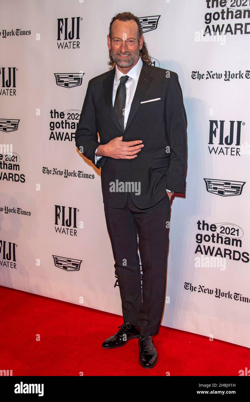 Troy Kotsur partecipa ai Gotham Awards 2021 presentati dal Gotham Film & Media Institute presso Cipriani Wall Street a New York City. Foto Stock