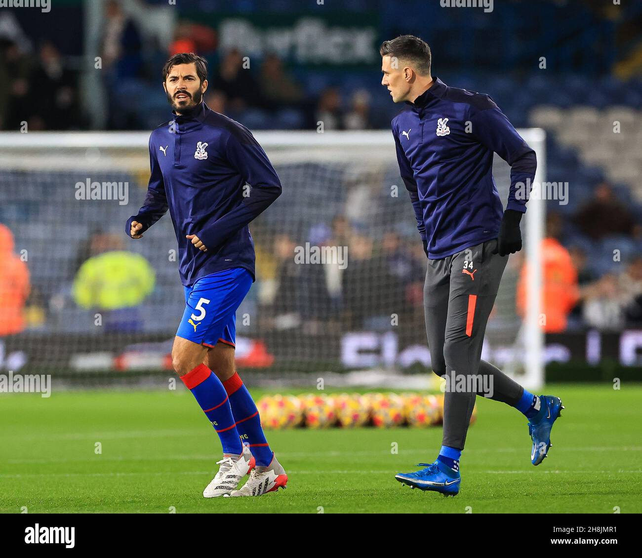 James Tomkins #5 di Crystal Palace e Martin Kelly #34 di Crystal Palace durante il riscaldamento pre-partita Foto Stock