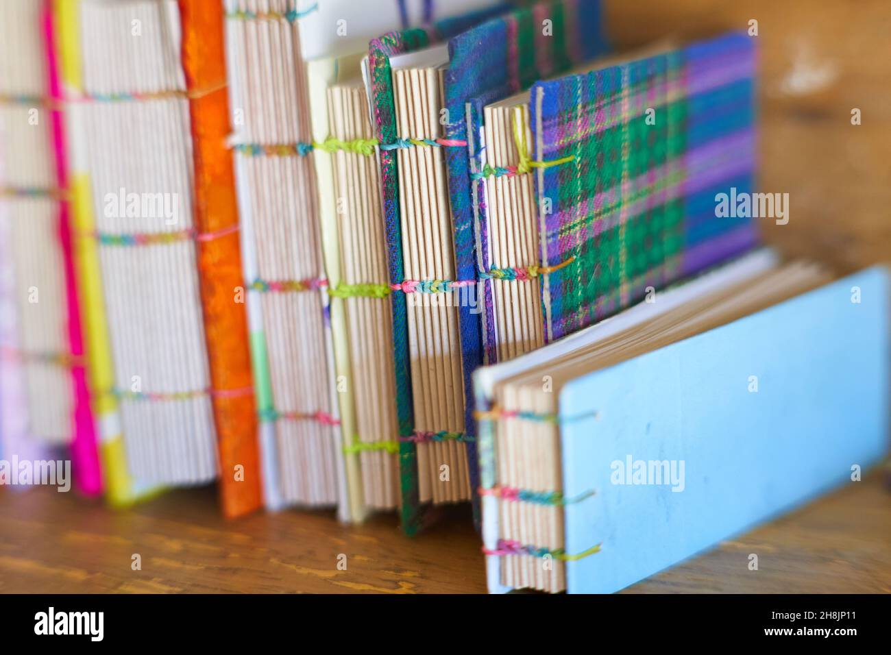 dorso di notebook con materiali riciclati. Fodere quadrate in tessuto Foto Stock