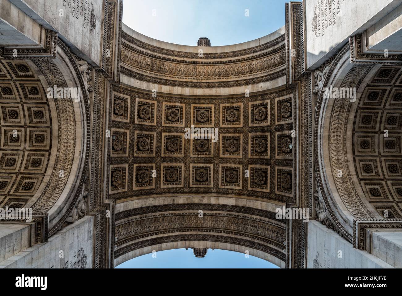 L'iconico Arco di Trionfo in estate a Parigi, Francia Foto Stock