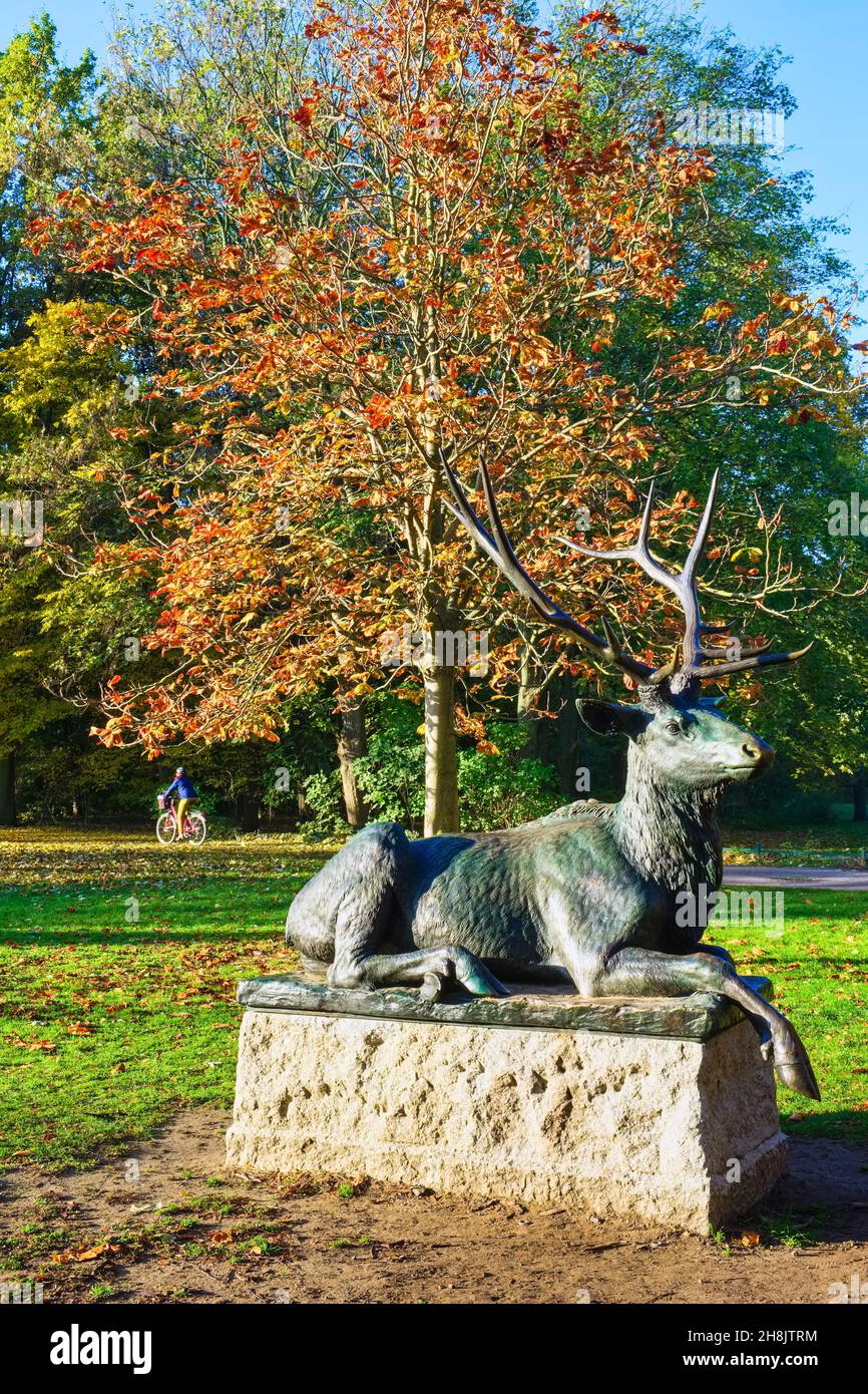 Scultura di cervi, Floraplatz, Tiergarten, Berlino, Germania Foto Stock
