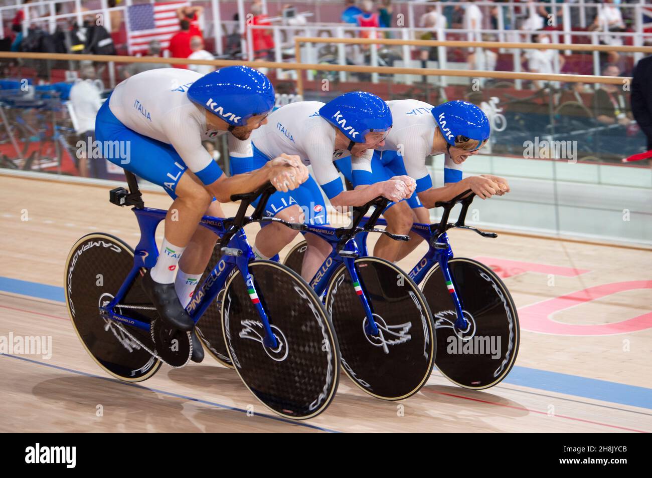 Italian Team Pursuit, medaglie d'oro in pista nei Giochi Olimpici di Tokyo 2020. Guidato dal campione del mondo Filippo Ganna. Foto Stock