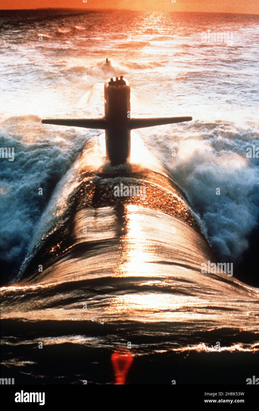 Il sottomarino ad attacco rapido nucleare USS City of Corpus Christi della Marina statunitense di Los Angeles in corso nell'Oceano Atlantico 1 gennaio 1988 al largo della costa di New London, Connecticut. Foto Stock