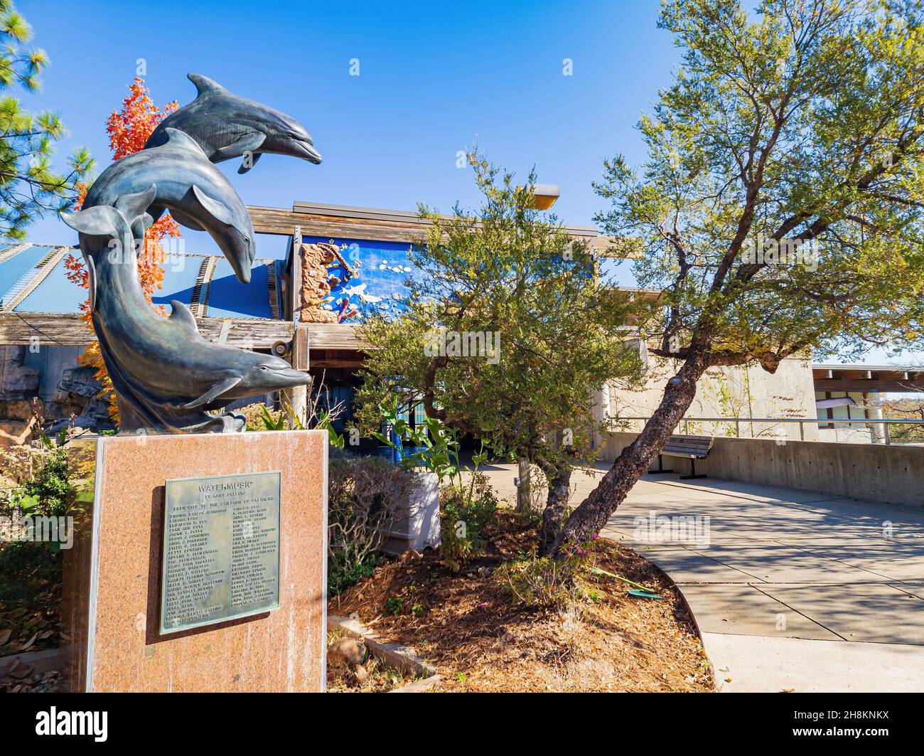 Oklahoma, NOV 22 2021 - Sunny view of the Oklahoma City Zoo of Safari Light Foto Stock