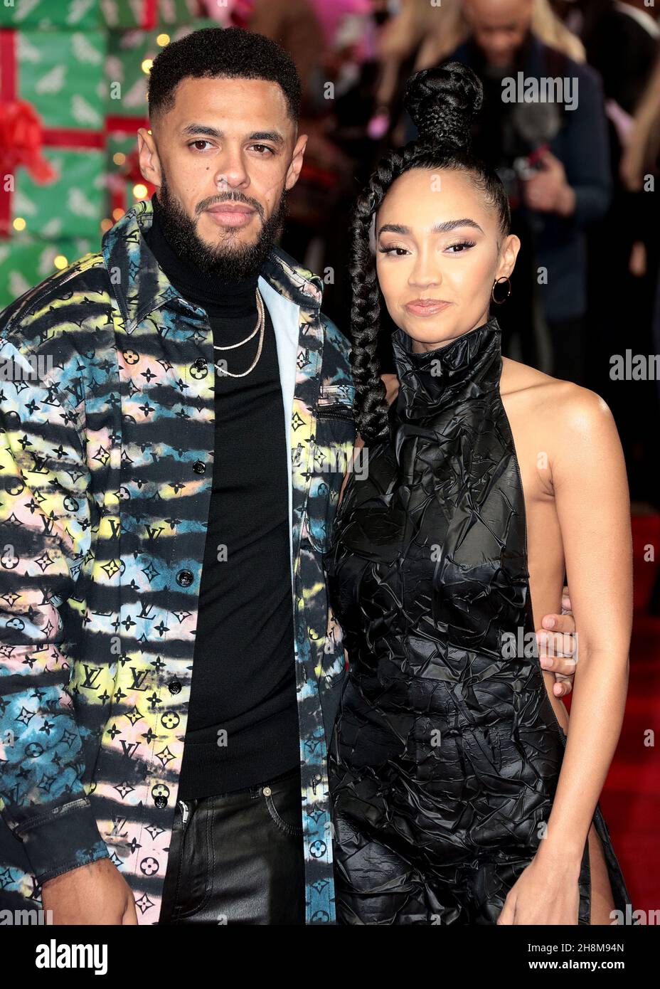 30 novembre 2021 - Londra, Inghilterra, Regno Unito - Andre Grey e Leigh-Anne Pinnock presen la prima del film del mondo del giorno di Santo Stefano, Curzon Mayfair, Londra Foto Stock