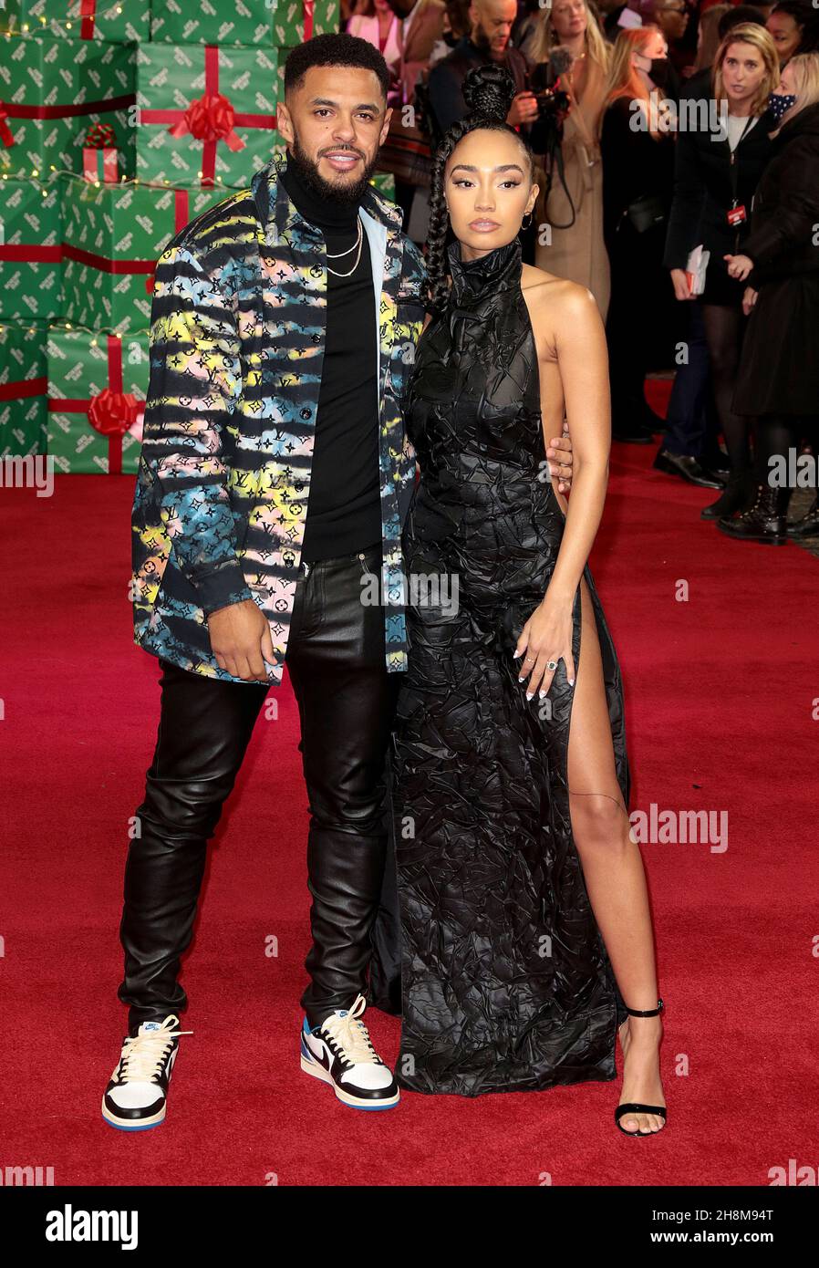 30 novembre 2021 - Londra, Inghilterra, Regno Unito - Andre Grey e Leigh-Anne Pinnock presen la prima del film del mondo del giorno di Santo Stefano, Curzon Mayfair, Londra Foto Stock