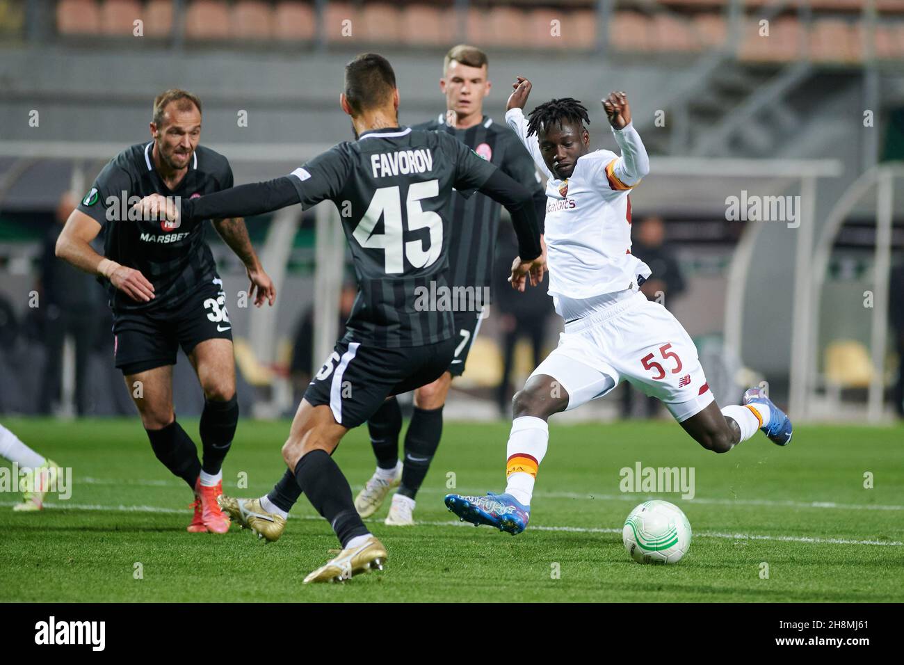 ZAPORIZHZHIA, UCRAINA - 28 SETTEMBRE 2021: Ebrima Darboe (55). La partita della UEFA Conference League tra FC Zorya Luhansk e AC Roma Foto Stock