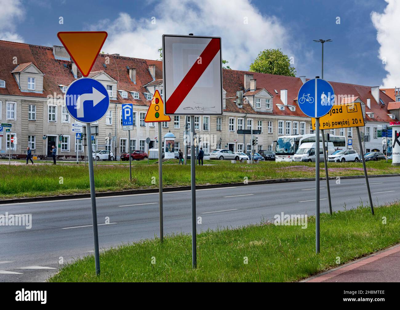 Segnaletica stradale polacca su una strada principale, Szczecin, Polonia Foto Stock