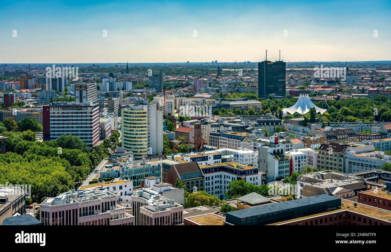 Vista dall'alto edificio di Potsdamer Platz verso Tiergarten e Kreuzberg, Berlino, Germania Foto Stock