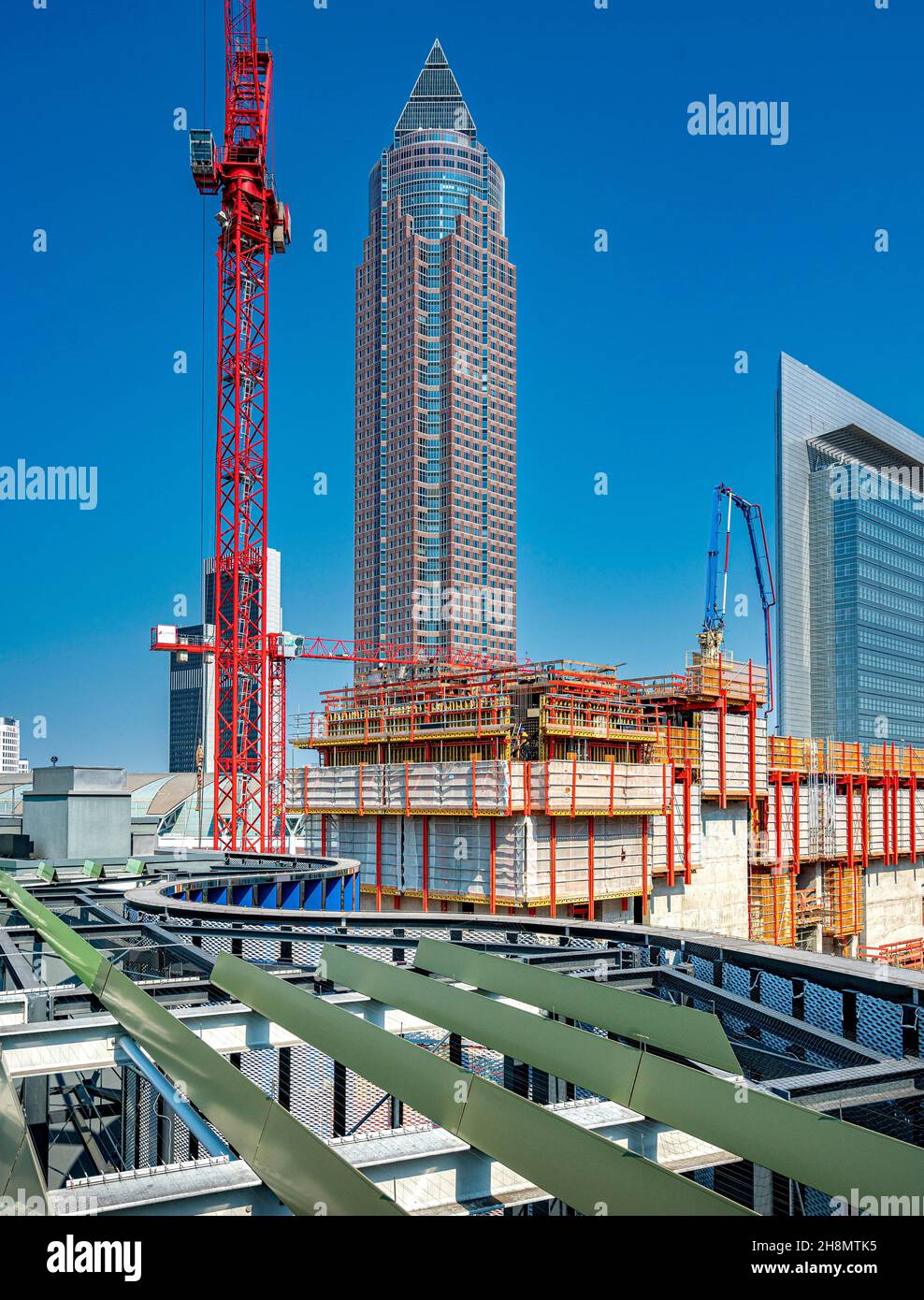 Importante cantiere presso il Frankfurt Messeturm, Francoforte, Assia, Germania Foto Stock