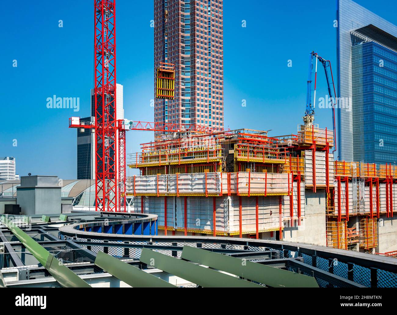 Importante cantiere presso il Frankfurt Messeturm, Francoforte, Assia, Germania Foto Stock