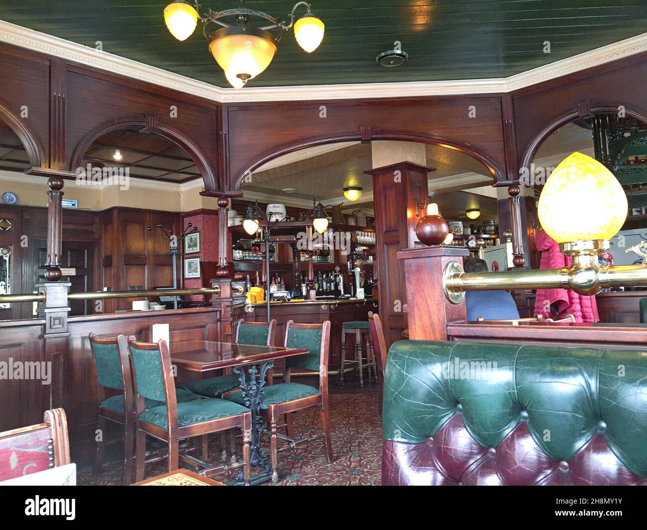Mosca, Russia, 02.20.2020 interno di un pub di birra a Mosca. Luoghi di ricreazione in una grande città. Foto Stock