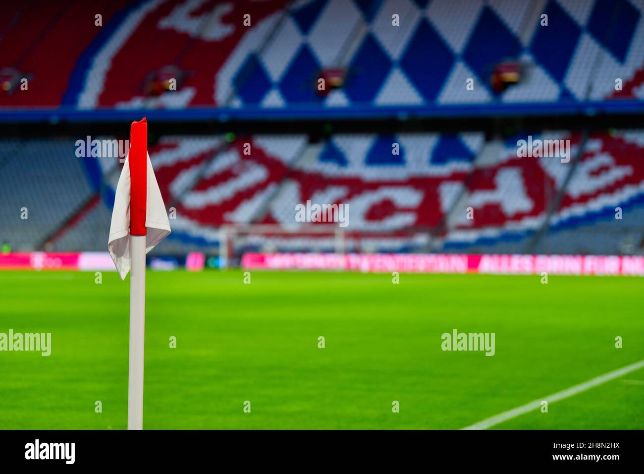 Bandiera d'angolo, Allianz Arena vuota, Corona Crisis, Monaco, Baviera, Germania Foto Stock
