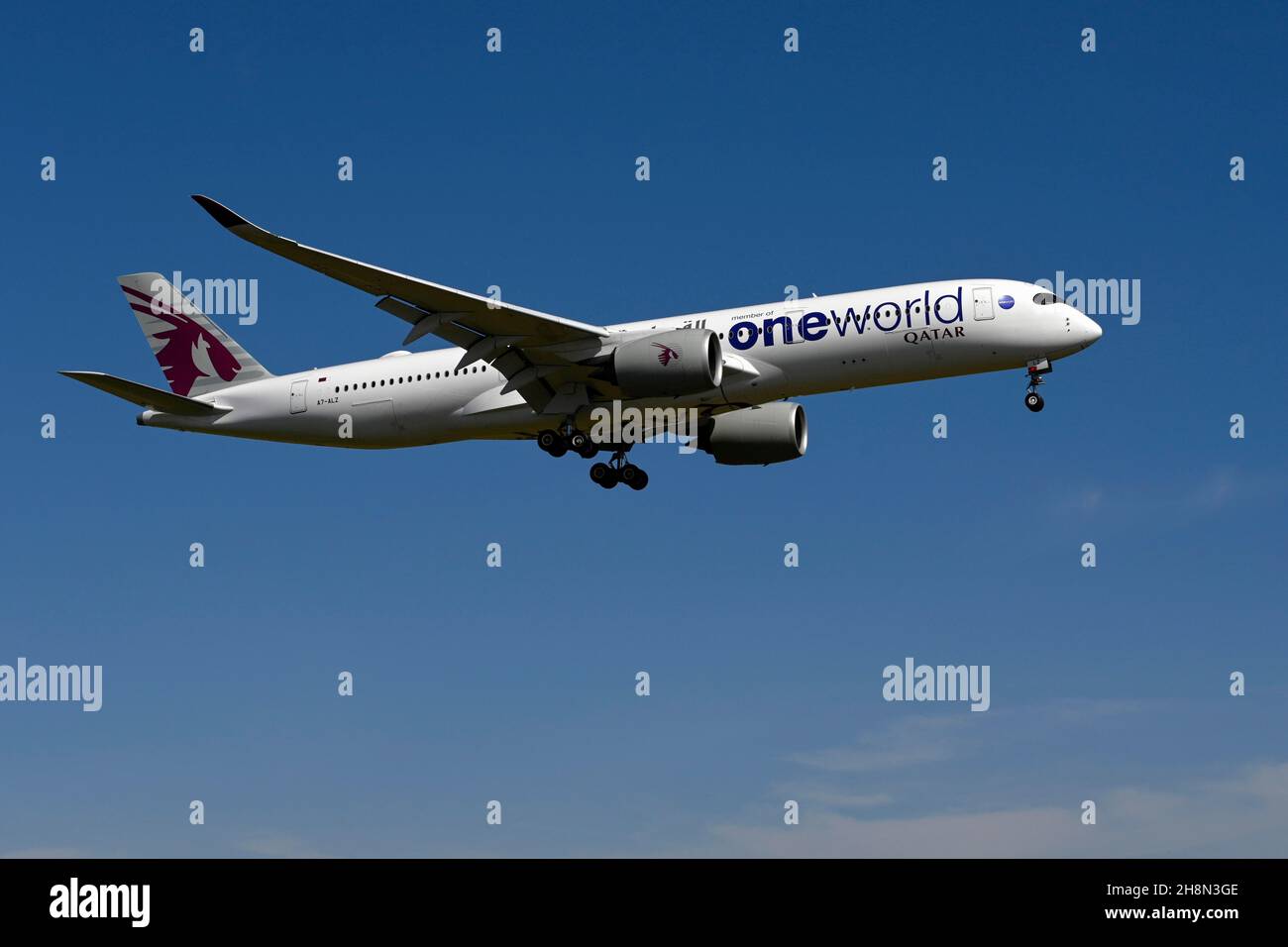 Aereo Qatar Airways Airbus A350-900, A7-ALZ Foto Stock