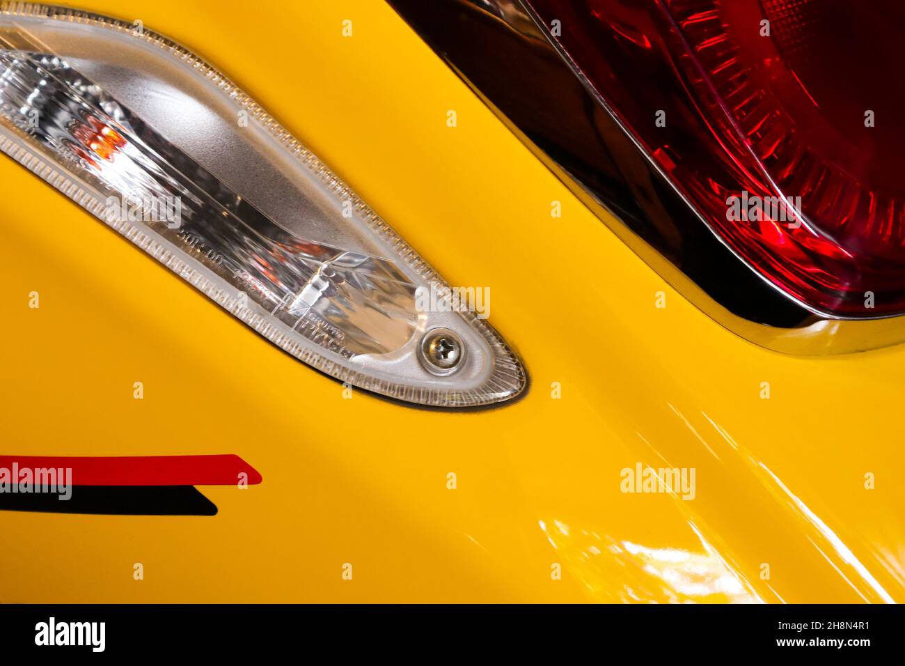 Bellissimo dettaglio della moto gialla Foto Stock