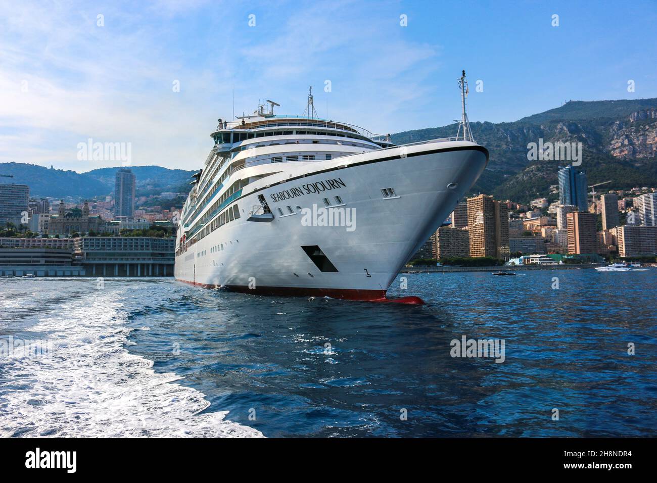 Seabourn Sojourn, nave da crociera di lusso gestita dalla Seabourn Cruise Line. L'imbarcazione ha lasciato il porto Hercule, Monaco Monte Carlo, Crociere foto immagine Foto Stock