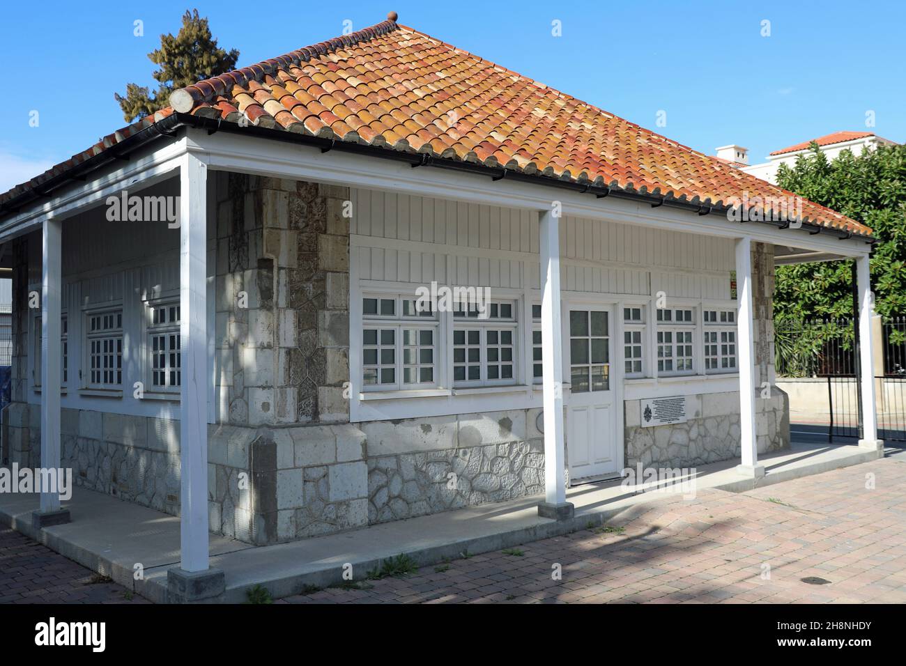 Casa di controllo originale e capanna dei padroni di paga al Dockyard Navale a Gibilterra Foto Stock