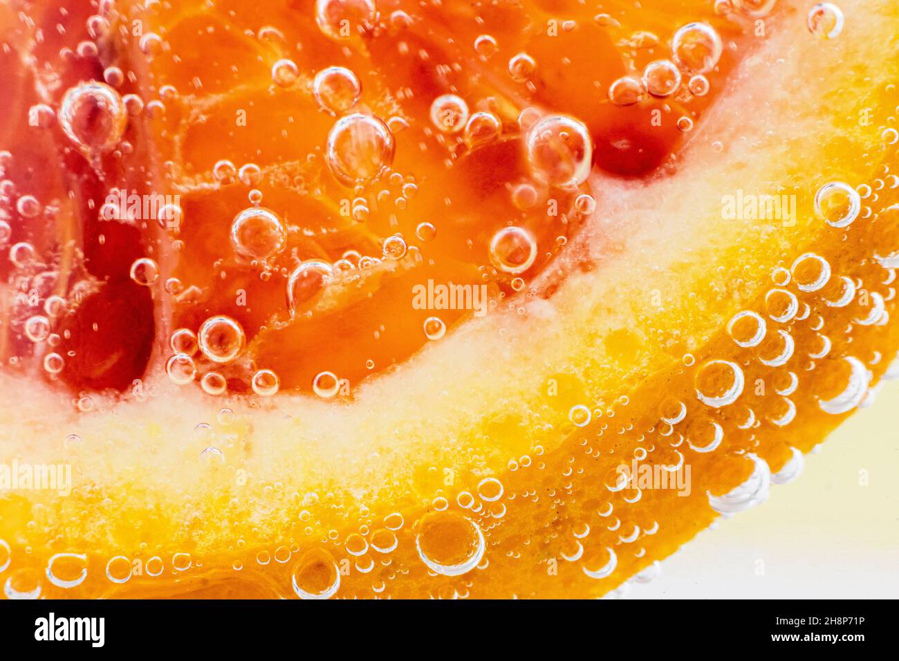Primo piano pompelmo. Fetta di fondo rosso sangue di pompelmi mature. Parte del set. Foto Stock