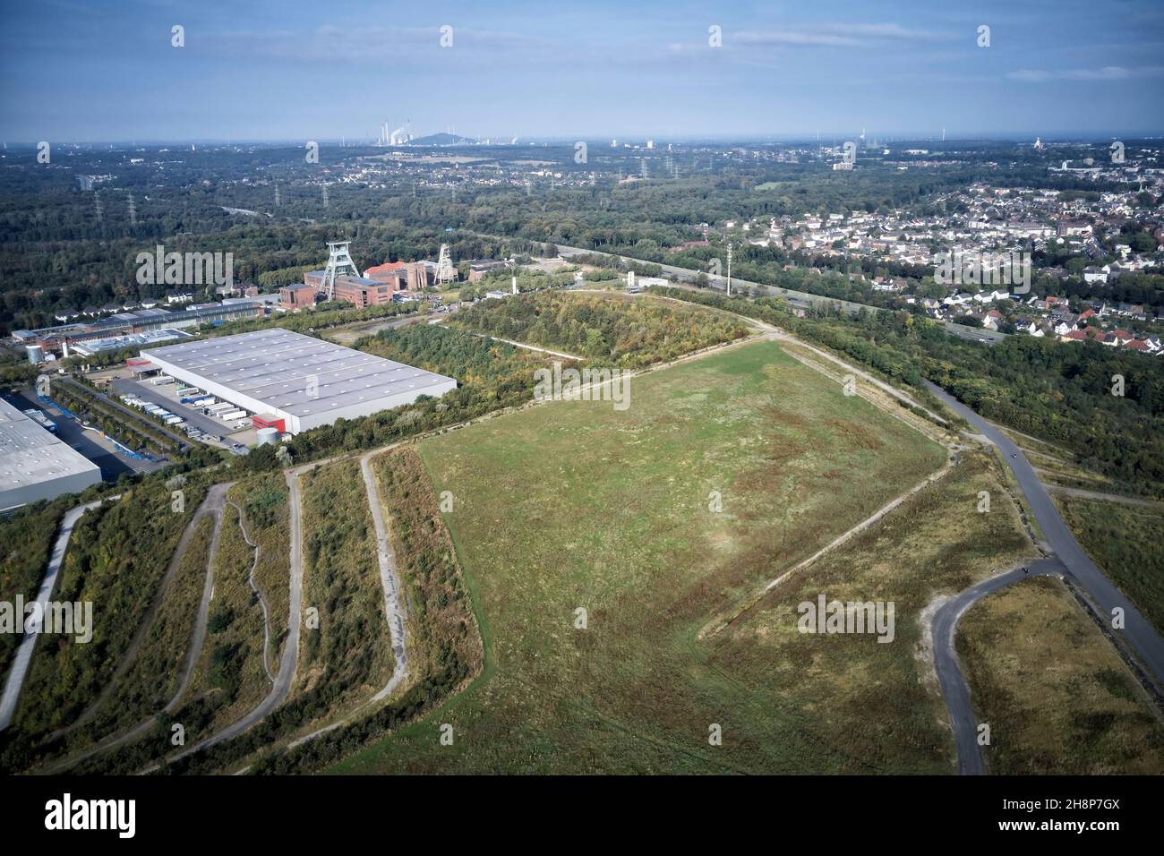 Halde Hoheward in Herten mit dem Sonnenobservatorium und einem Aussichtsturm Foto Stock