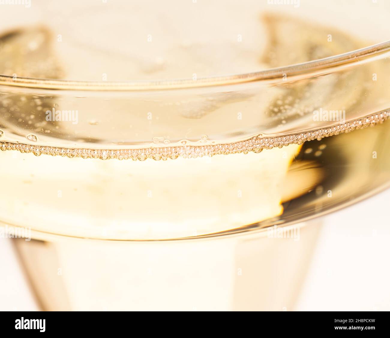 Dettaglio dal bordo di un bicchiere di champagne Champagne, champagne, bicchiere di champagne, bordo, bolle, dettaglio, salita, bolle Foto Stock