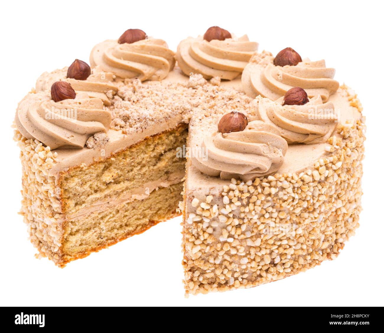 Torta di noci commestibile con un pezzo di torta mancante isolato su fondo bianco, torta, torta, torta di noci, sfondo bianco, nocciola, crema, bianco, pezzo Foto Stock