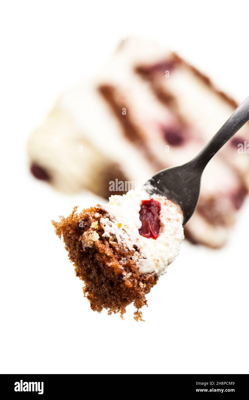 Forchetta prima della torta della Foresta Nera (Schwarzwälder Kirschorte) su backgroundSchwarzwälder bianco, Kirschorte, torta, forchetta, pezzo, torta di ciliegia della foresta nera Foto Stock