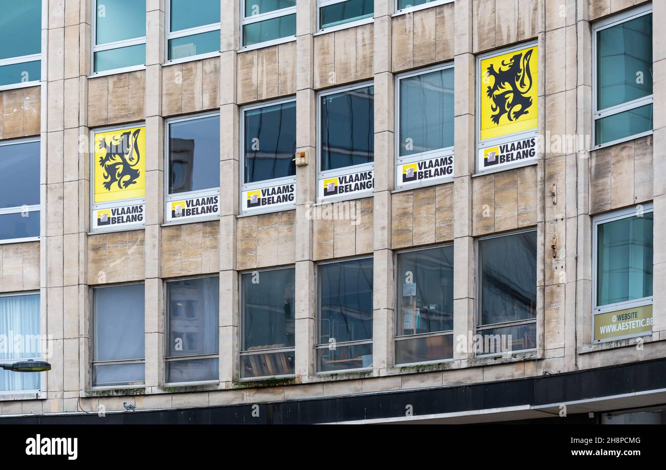 Saint-Josse, Regione capitale di Bruxelles, Belgio- 11 26 2021:primo piano della sede del partito politico di destra di Vlaams Belang Foto Stock