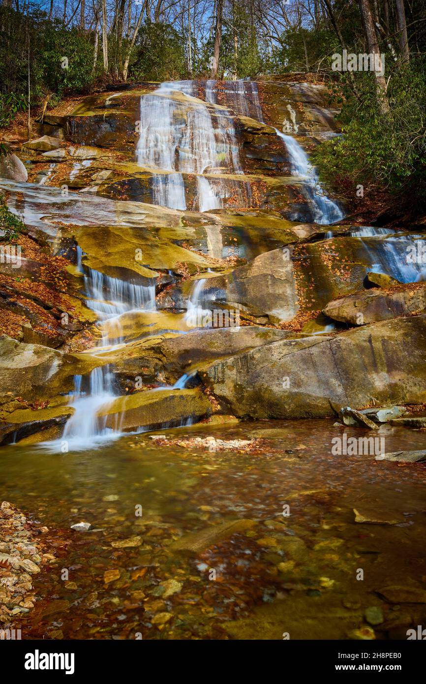Cove Creek Falls a Brevard, Carolina del Nord, USA. Foto Stock