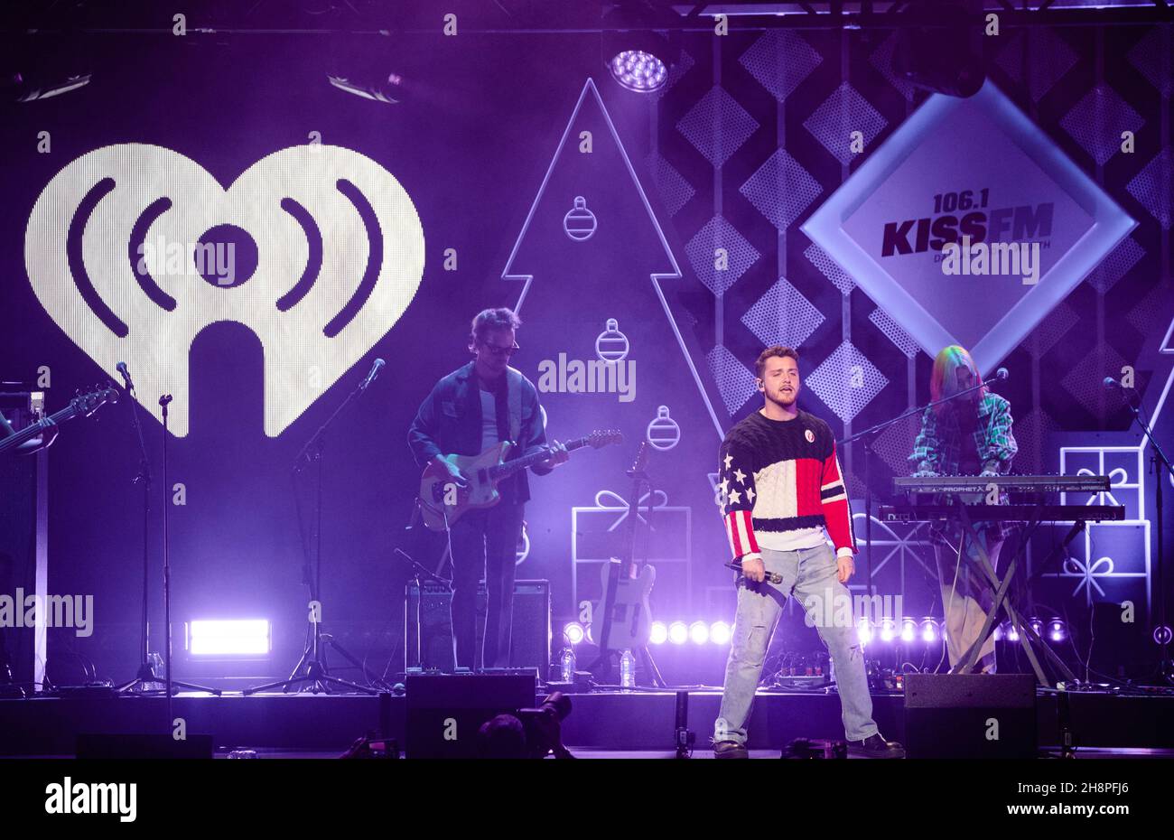 FORT WORTH, TEXAS - NOVEMBRE 30: Bazzi suona sul palco durante iHeartRadio 106.1 KISS FM's Jingle Ball 2021 presentato da Capital One alla Dickies Arena il 30 Novembre 2021 a Fort Worth, Texas. Photo:Rachel Parker/imageSPACE Credit: Imagespace/Alamy Live News Foto Stock