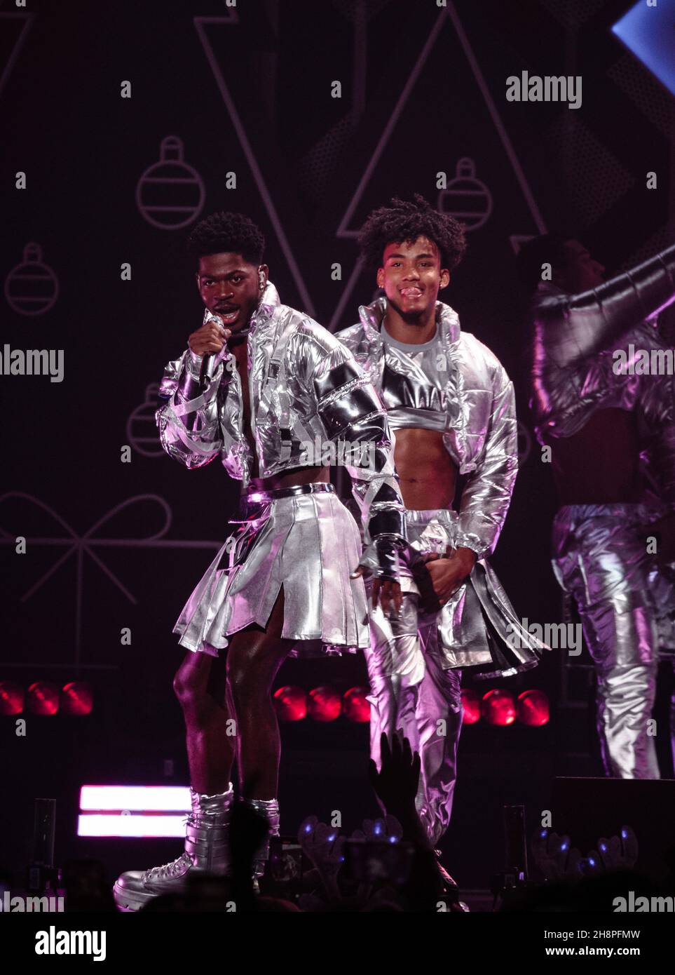 FORT WORTH, TEXAS - NOVEMBRE 30: Lil NAS X si esibisce sul palco durante iHeartRadio 106.1 KISS FM's Jingle Ball 2021 presentato da Capital One alla Dickies Arena il 30 Novembre 2021 a Fort Worth, Texas. Photo:Rachel Parker/imageSPACE Credit: Imagespace/Alamy Live News Foto Stock