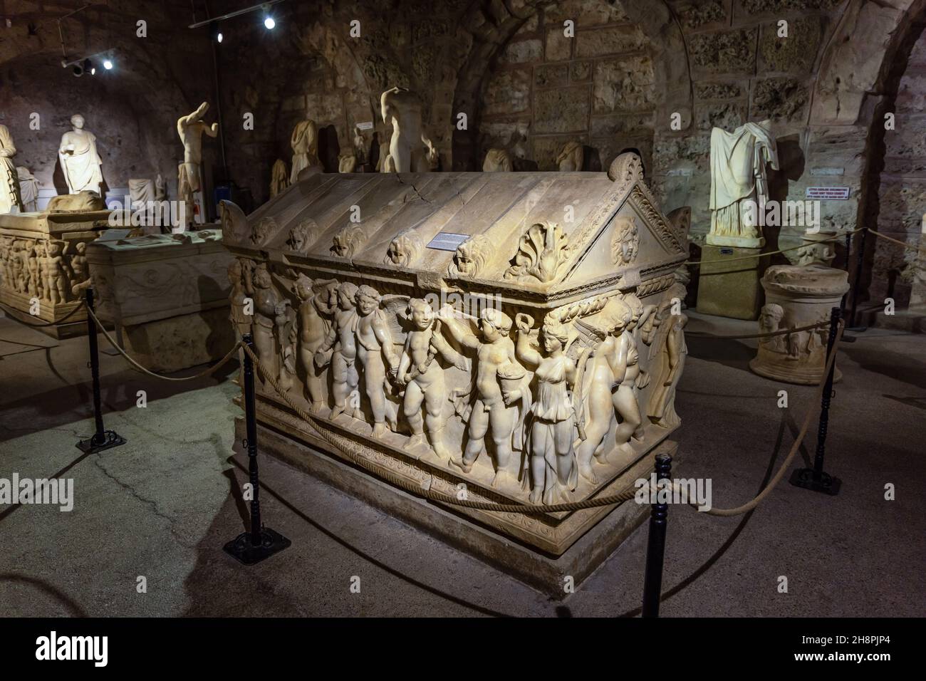 Manavgat, Antalya Turchia - Novembre 11 2021; sculture e antiche rovine nel Museo Archeologico laterale. Foto Stock