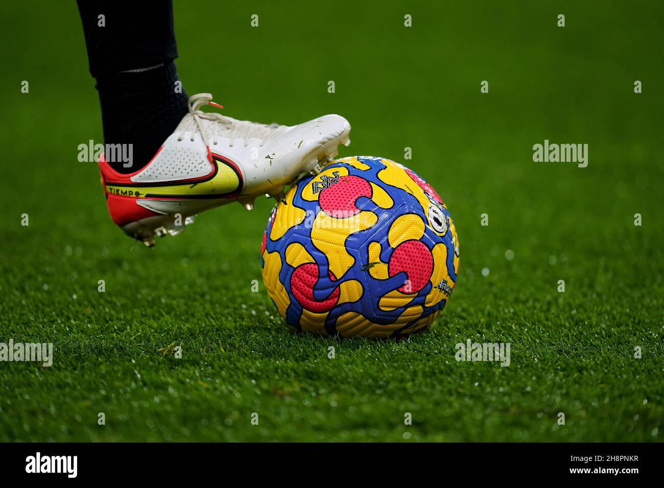 Il nuovo pallone ufficiale Nike Flight AerowSculpt in vista della partita  della Premier League tra Watford e Chelsea a Vicarage Road, Watford. Data  foto: Mercoledì 1 dicembre 2021 Foto stock - Alamy