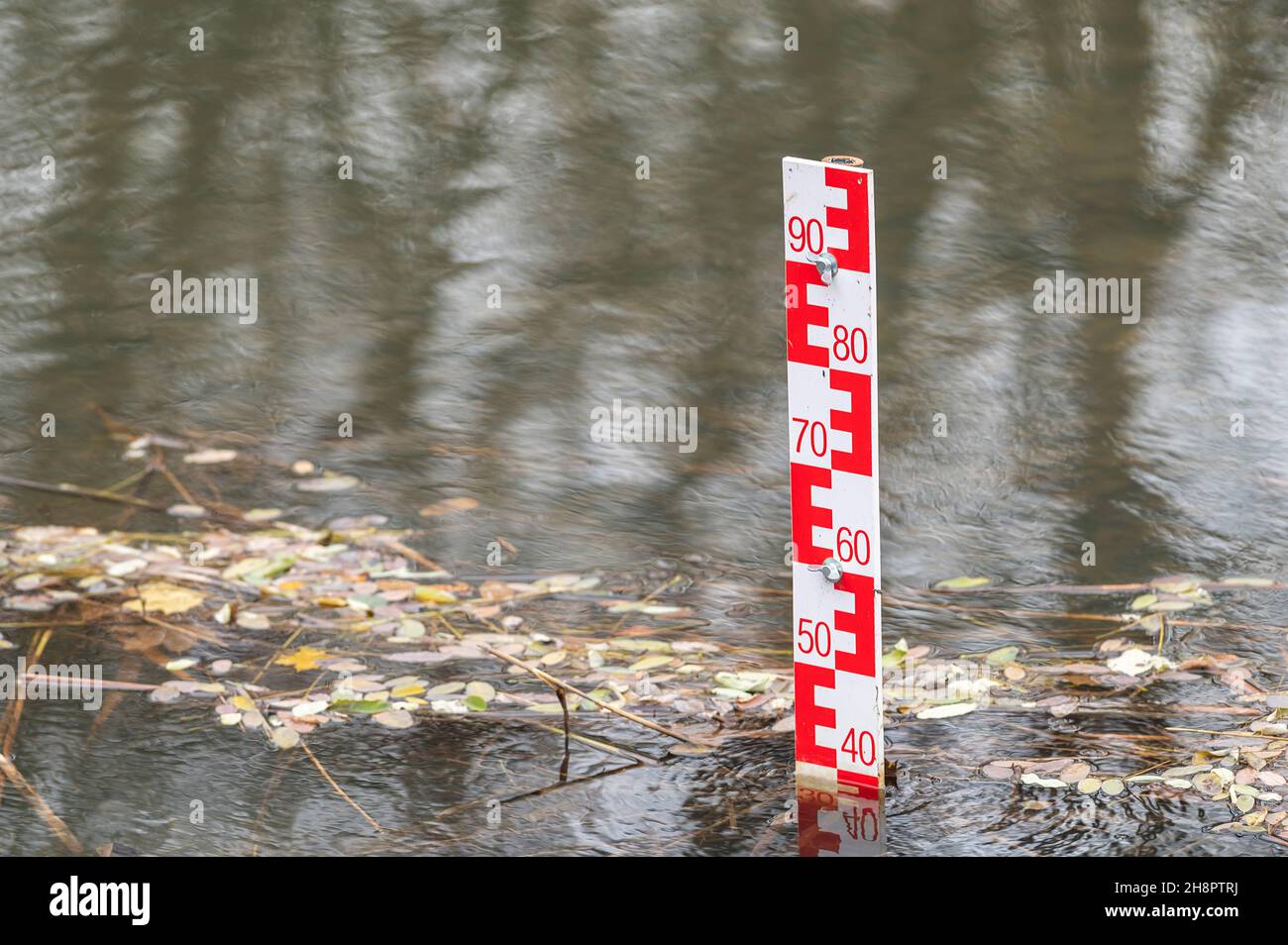 Il livello dell'acqua viene misurato con un indicatore Foto Stock