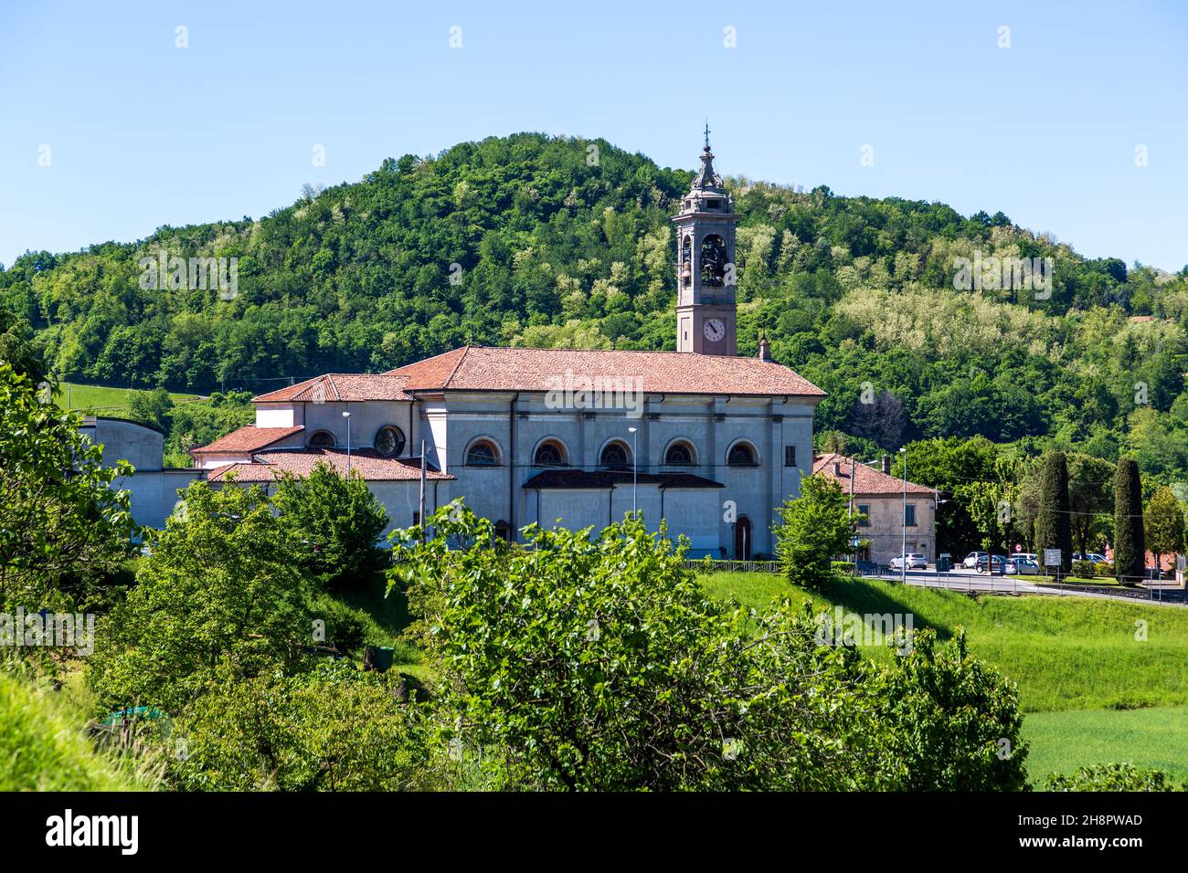 Rovagnate, Lecco, Lombardia, Italia: Chiesa di San Giorgio in una giornata di sole Foto Stock
