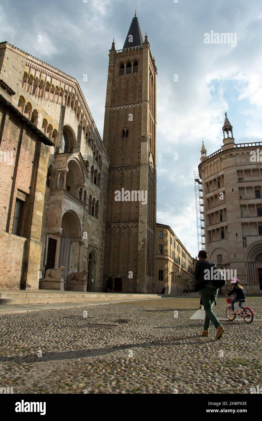 Der Domplatz, eine der Hauptattraktionen von Parma Foto Stock