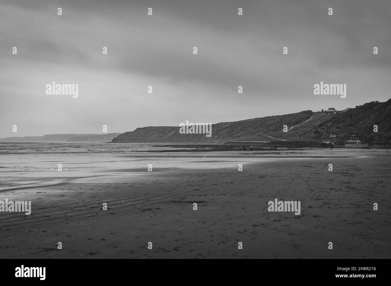 La costa dello Yorkshire vista da Robin Hood's Bay Foto Stock