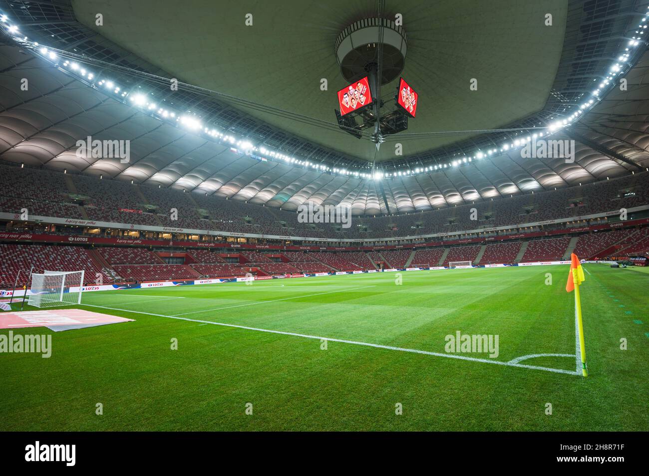 VARSAVIA, POLONIA - 15 NOVEMBRE 2021: GARA DI QUALIFICAZIONE DELLA COPPA DEL MONDO FIFA 2022 POLONIA - UNGHERIA 1:2. Stadio PGE Narodowy prima della partita. Foto Stock