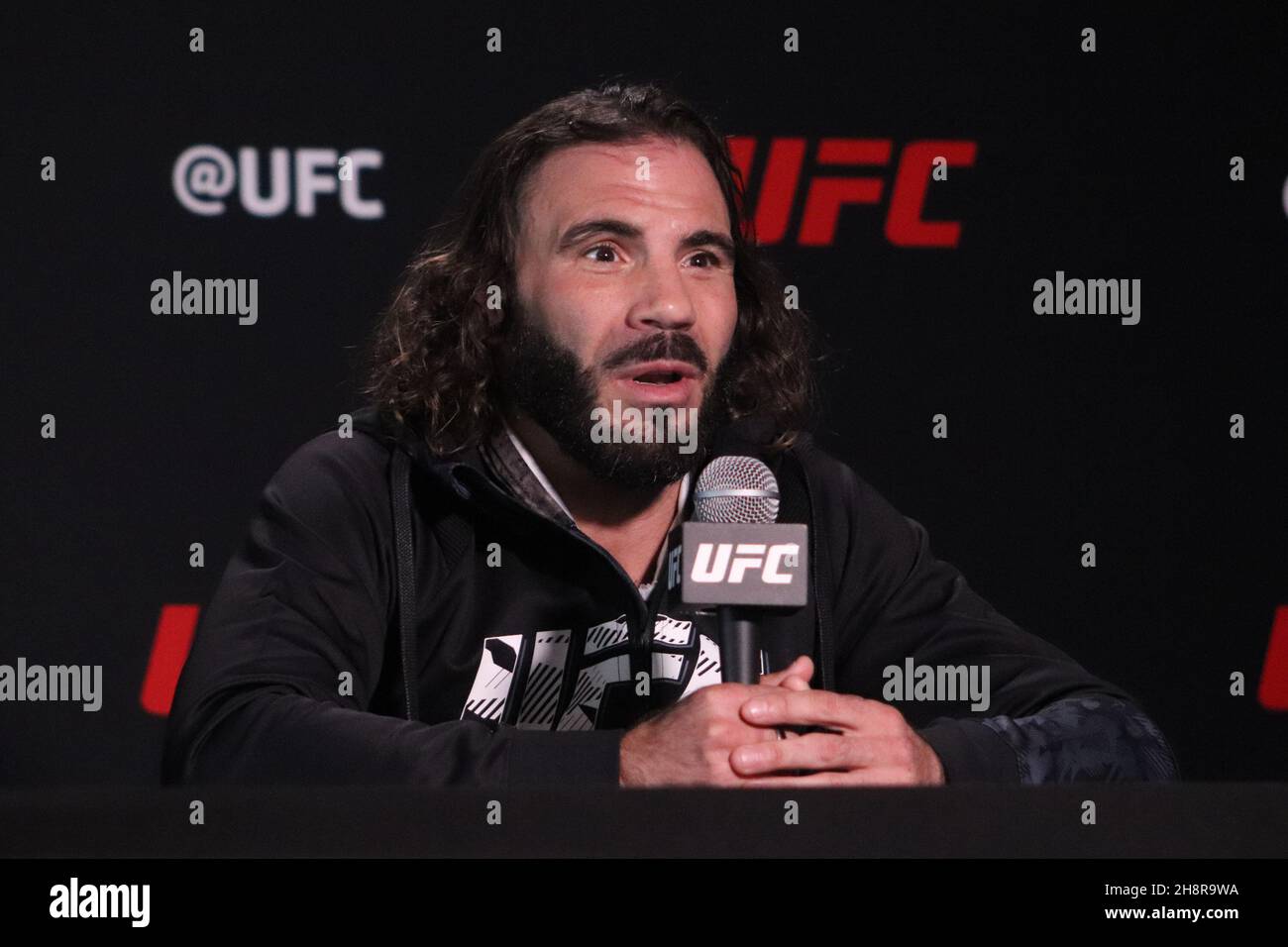 1 dicembre 2021, Las Vegas, Nevada, Las Vegas, NV, Stati Uniti: LAS VEGAS, NV - 1 DICEMBRE: Clay Guida interagisce con i media durante la UFC Vegas 44: Aldo v Font Media Day alla UFC Apex il 1 dicembre 2021 a Las Vegas, Nevada, Stati Uniti. (Credit Image: © Diego Ribas/PX Imagens via ZUMA Press Wire) Foto Stock