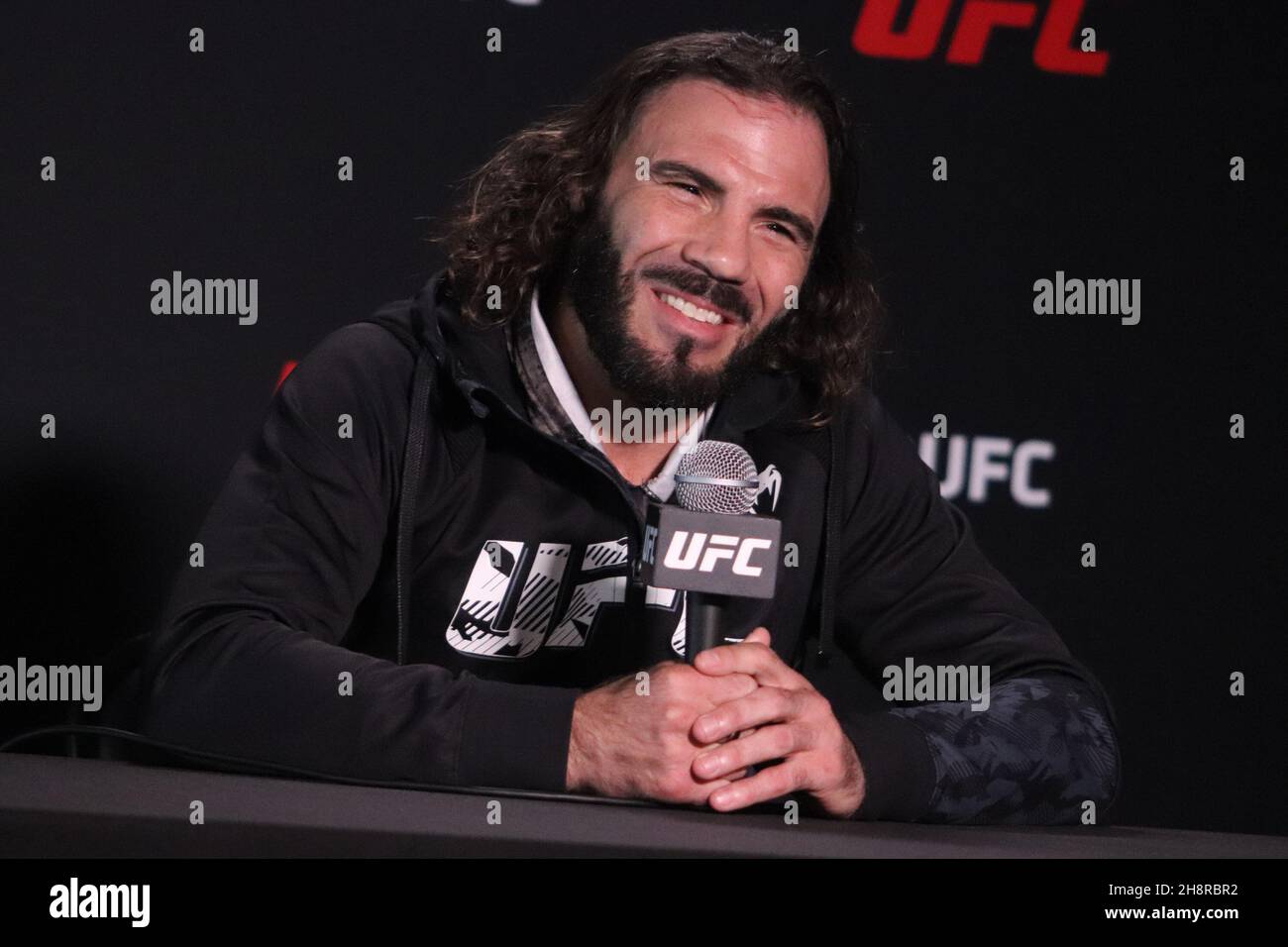 1 dicembre 2021, Las Vegas, Nevada, Las Vegas, NV, Stati Uniti: LAS VEGAS, NV - 1 DICEMBRE: Clay Guida interagisce con i media durante la UFC Vegas 44: Aldo v Font Media Day alla UFC Apex il 1 dicembre 2021 a Las Vegas, Nevada, Stati Uniti. (Credit Image: © Diego Ribas/PX Imagens via ZUMA Press Wire) Foto Stock