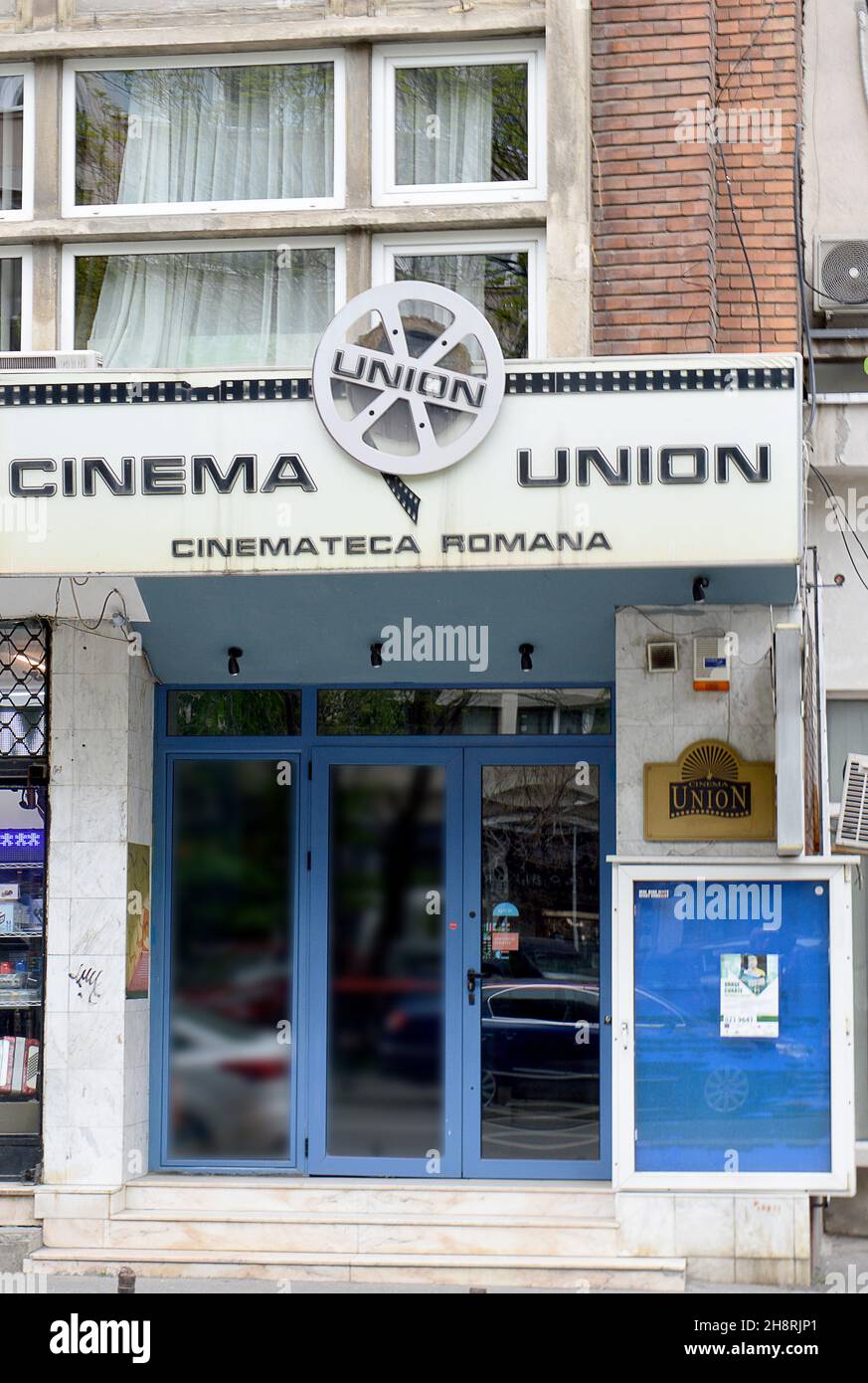 BUCAREST. ROMANIA - 24 APRILE 2021: L'Uniob Cimema, uno degli ultimi cinema d'arte nella capitale rumena sulla strada Ion Campineanu. Foto Stock