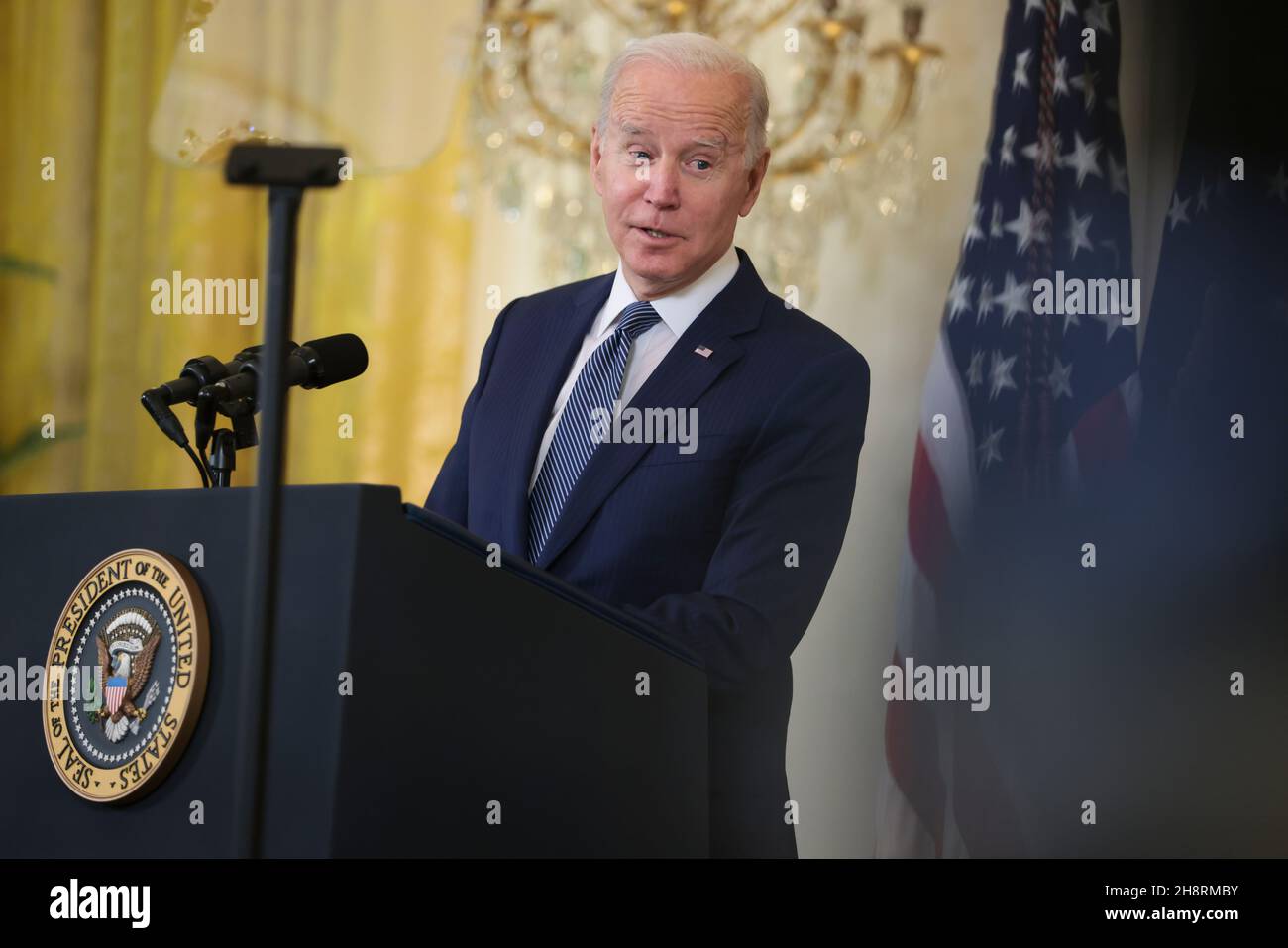 Washington, Stati Uniti. 01 dicembre 2021. Il presidente Joe Biden parla durante un Menorah Lighting per celebrare Hanukkah tenuto nella stanza Est a Washington, DC il 01 dicembre 2021. (Foto di o?iver Contreras/Sipa USA) Credit: Sipa USA/Alamy Live News Foto Stock