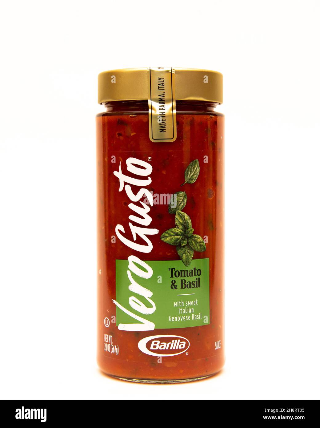 Un vasetto di pomodoro Barilla vero gusto e salsa di basilico, prodotto a Parma Foto Stock