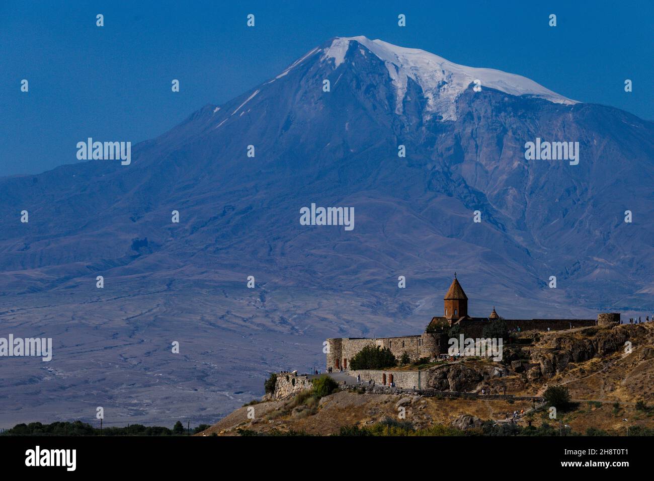 Bellissimo scatto del monastero di Khor Virap con il monte Ararat sullo sfondo Foto Stock