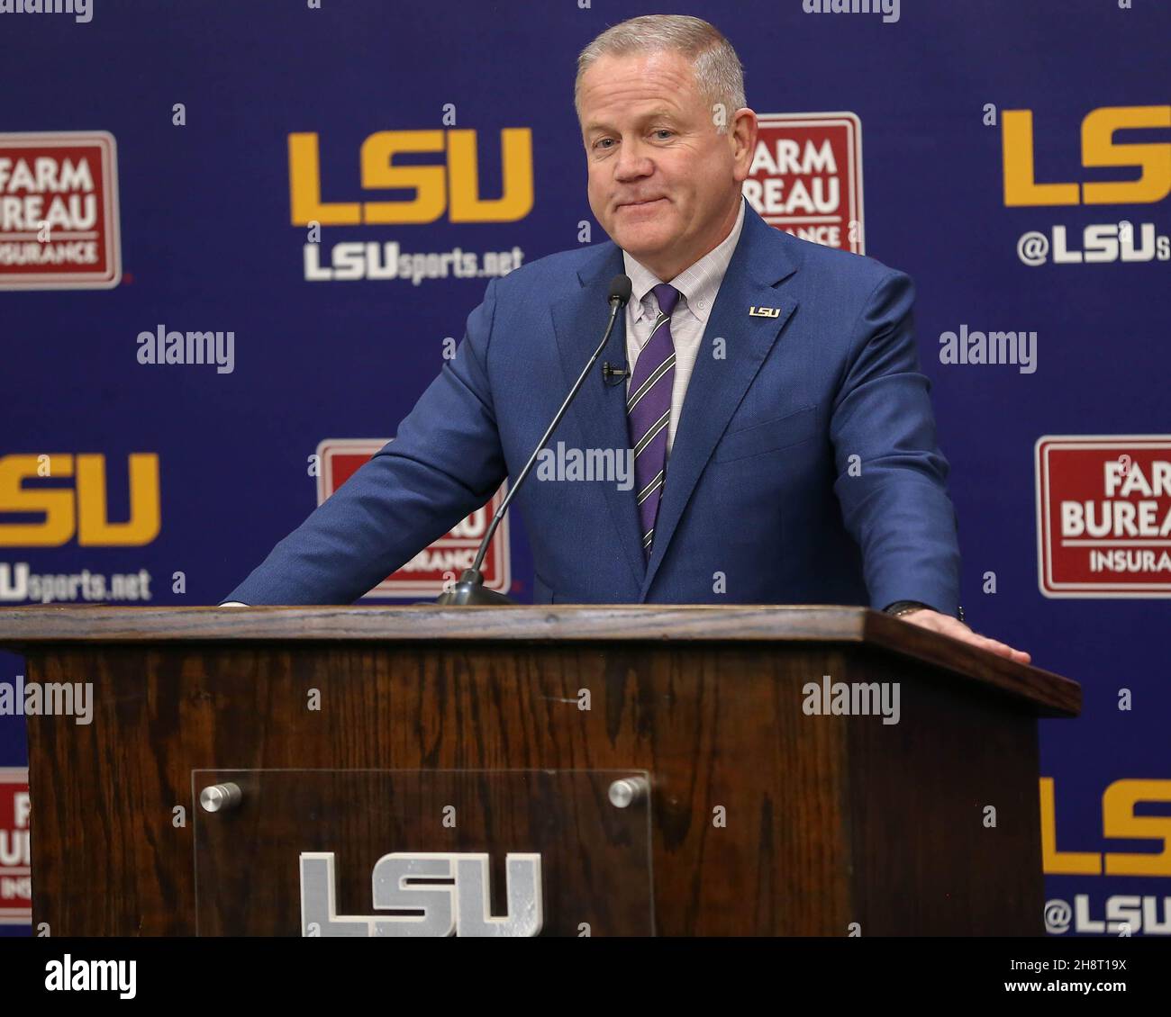 Baton Rouge, LOUISIANA, Stati Uniti. 1 dicembre 2021. Il nuovo allenatore di calcio della testa della LSU Brian Kelly tiene la sua prima conferenza stampa e incontra i media per la prima volta nella Lawton Room del Tiger Stadium a Baton Rouge, LOUISIANA. Jonathan Mailhes/CSM/Alamy Live News Foto Stock