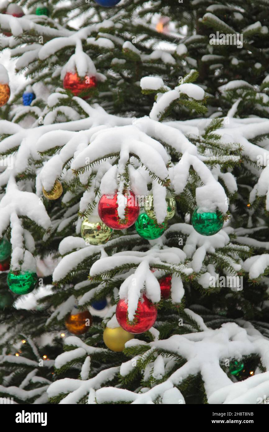 Atmosfera natalizia nel parco attrazioni di Tivoli a Copenaghen, Danimarca, scandinavia Foto Stock